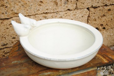 Vogeltränke mit zwei kleinen Vögelchen, rund,30cm antik-weiß