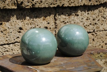 Kugel als Gartendeko,Steingut,wunderschönes jadegrün 1x22cm,2.Wahl