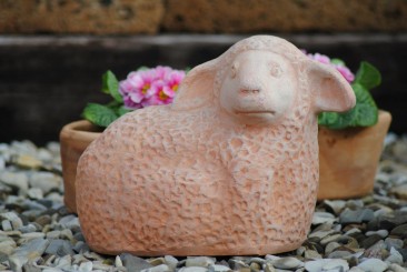 Schäfchen aus Terracotta,frostbeständig 30cm liegend