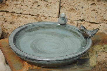 Vogeltränke mit zwei Vögelchen, rund, grau-meliert glasiert, 30cm 