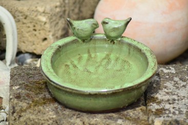 Vogeltränke mit zwei kleinen Vögelchen,oval,30cm hellgrün
