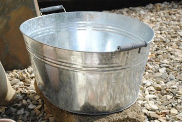 Zinkwanne, Jardinere, oval, mit 2 Holzgriffen 58cm