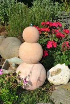 Garten-Stele aus drei Terracottakugeln, frostfest 